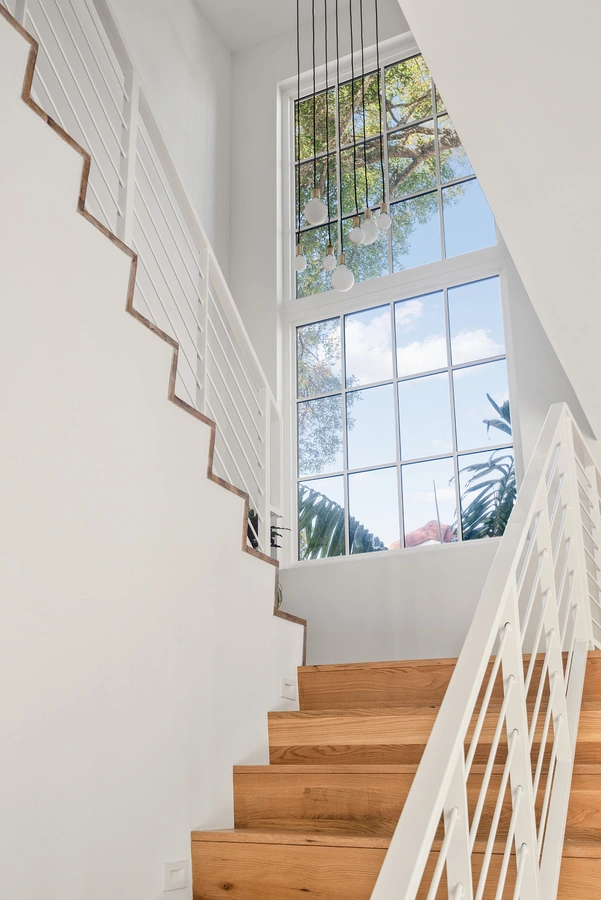 22-staircase_38_MTBH_325_22nd_Ave_NE__19_