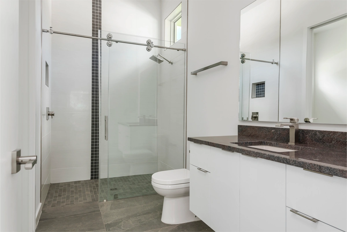 19-bathroom_40_MTBH_-_4305_W_San_Pedro_St_-__20_