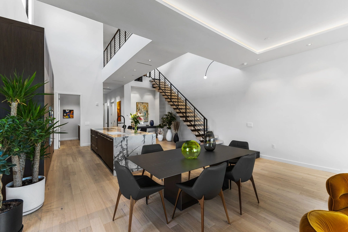 26-diningroom_45_49-web-or-mls-IMG_4295