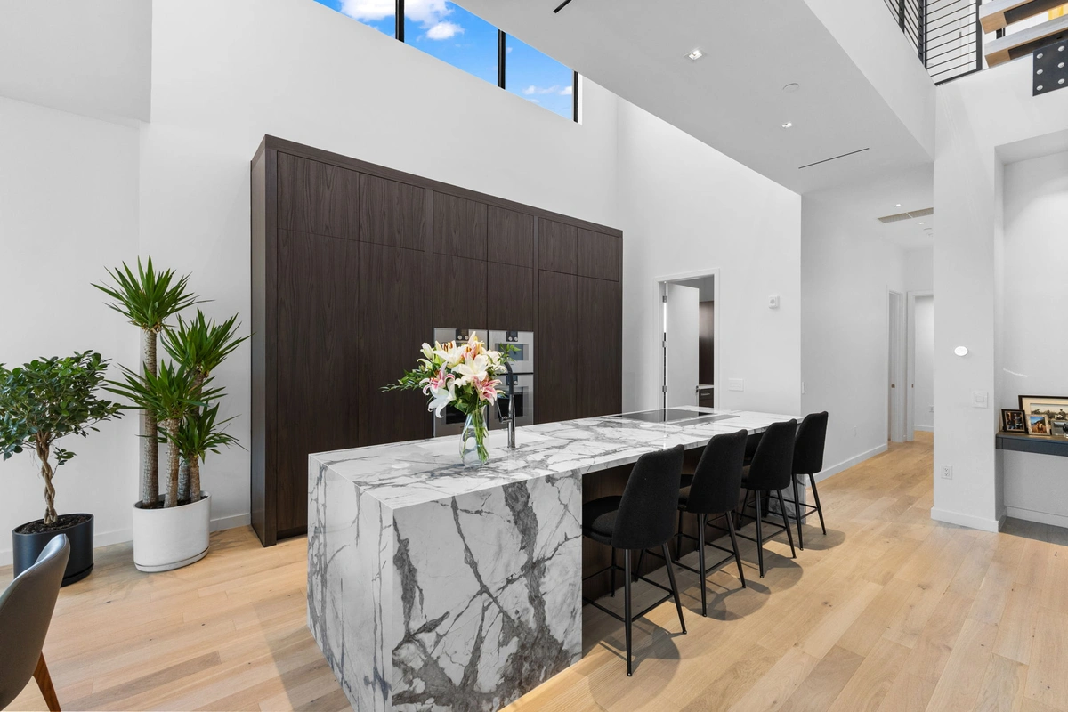 30-diningroom_44_46-web-or-mls-IMG_4255