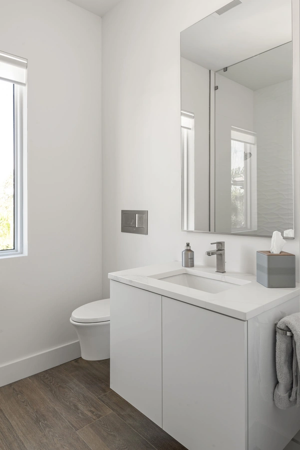 22-primarybathroom_39_1101_Monterey_Blvd_NE__36_