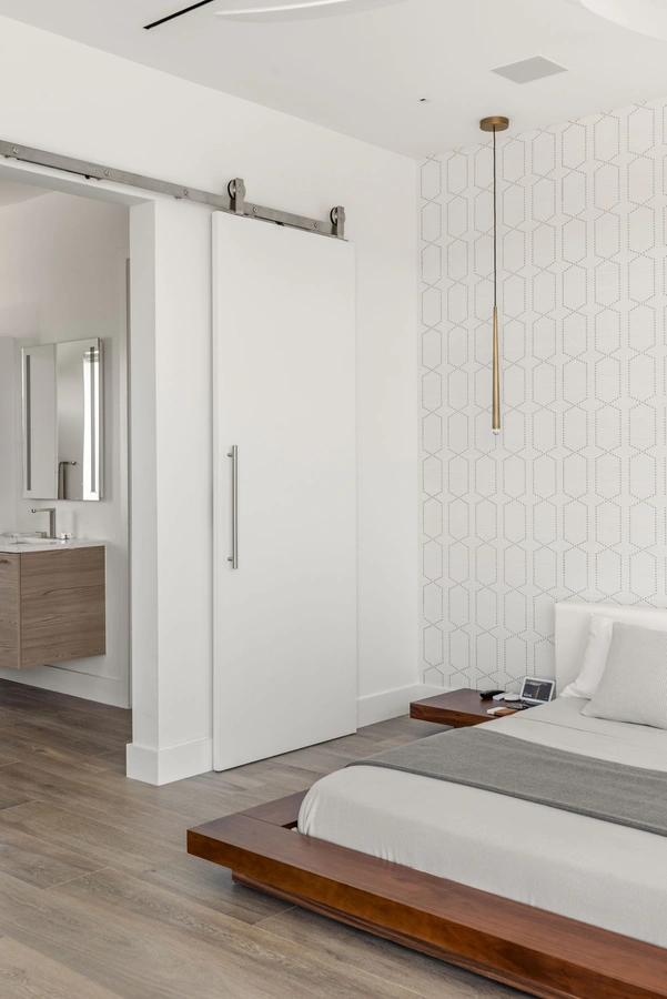 23-primarybathroom_39_1101_Monterey_Blvd_NE__31_