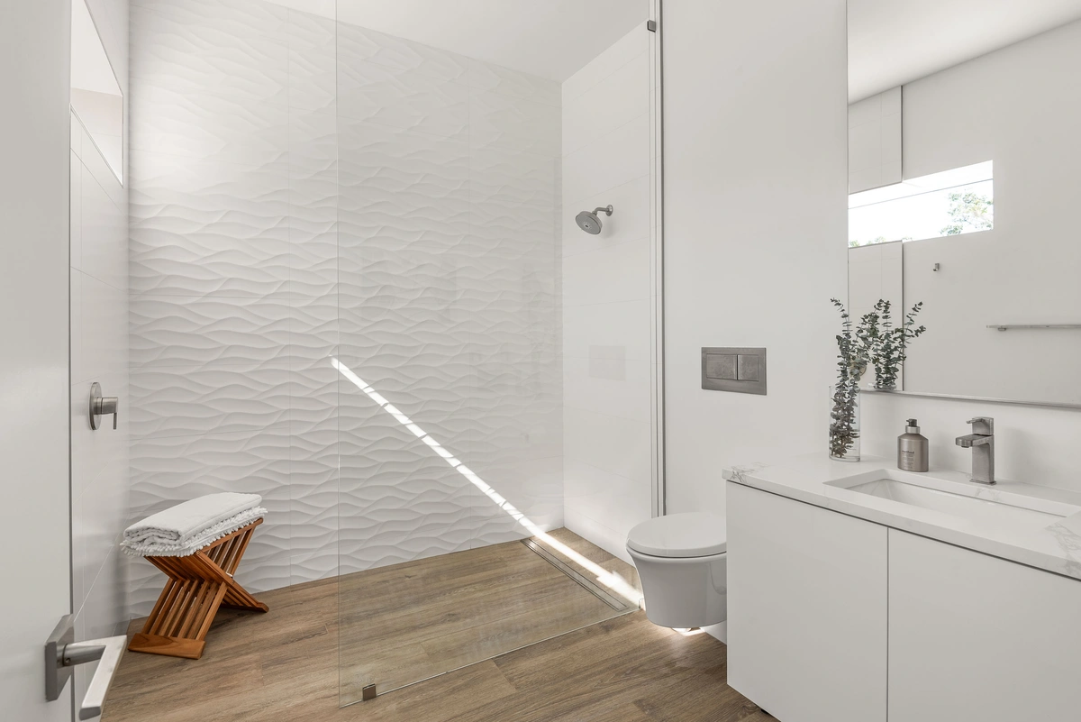 26-primarybathroom_38_1101_Monterey_Blvd_NE__27_