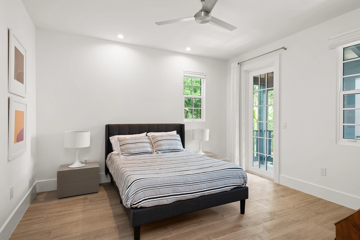 21-primarybedroom_42_MTBH_736_18th_Ave_NE___31_