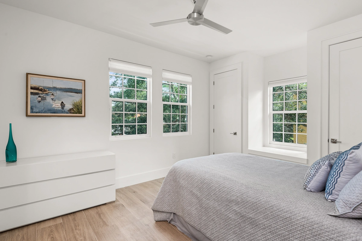 27-bedroom_40_MTBH_736_18th_Ave_NE___29_