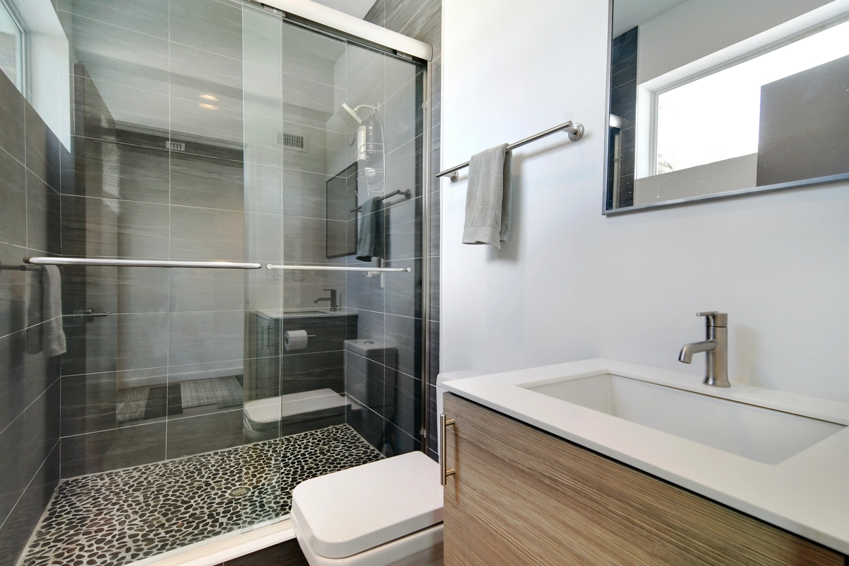 12-bathroom_43_1328WFigSt_024