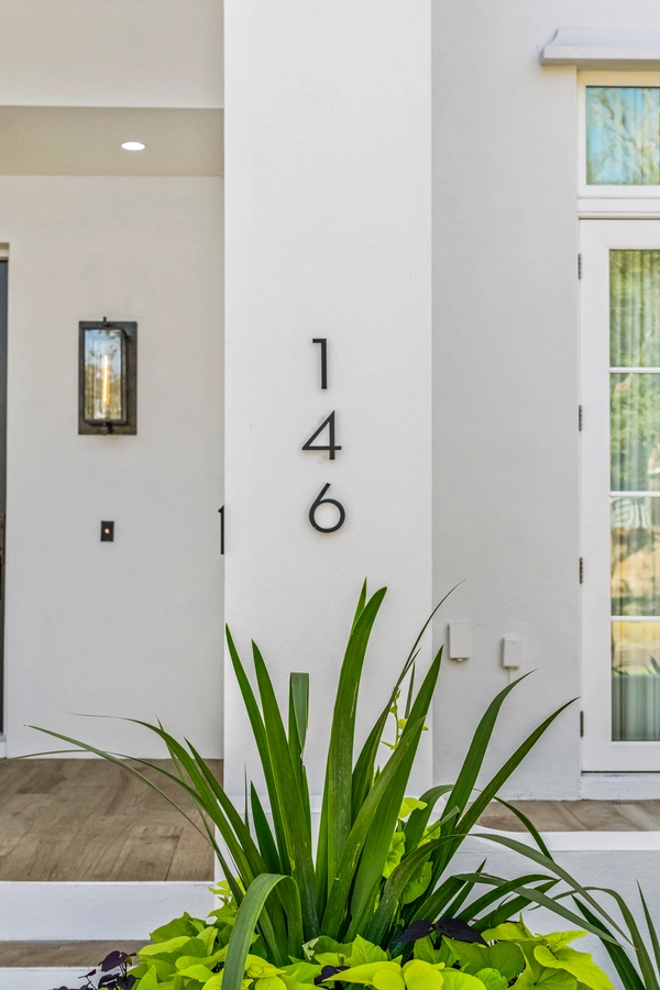 04-entryfoyer_40_MTBH_146_18th_Ave_NE_006