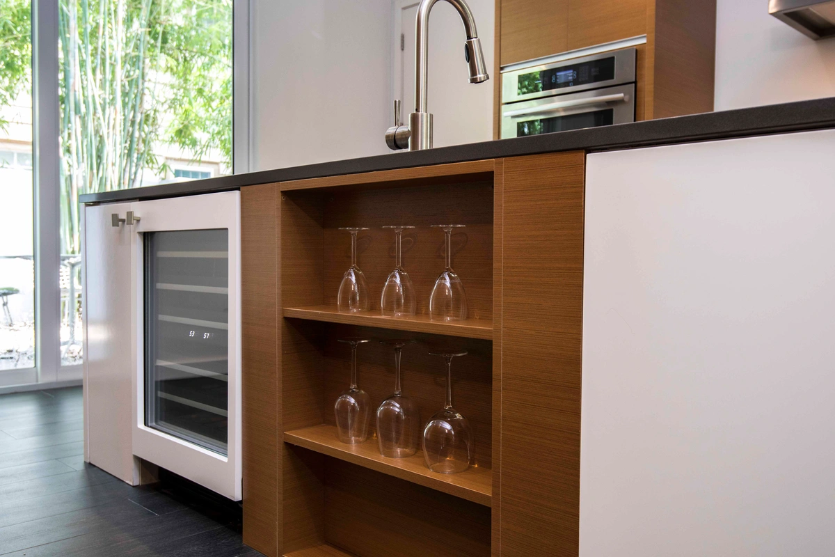 06-kitchen_45_165N18thAve_023