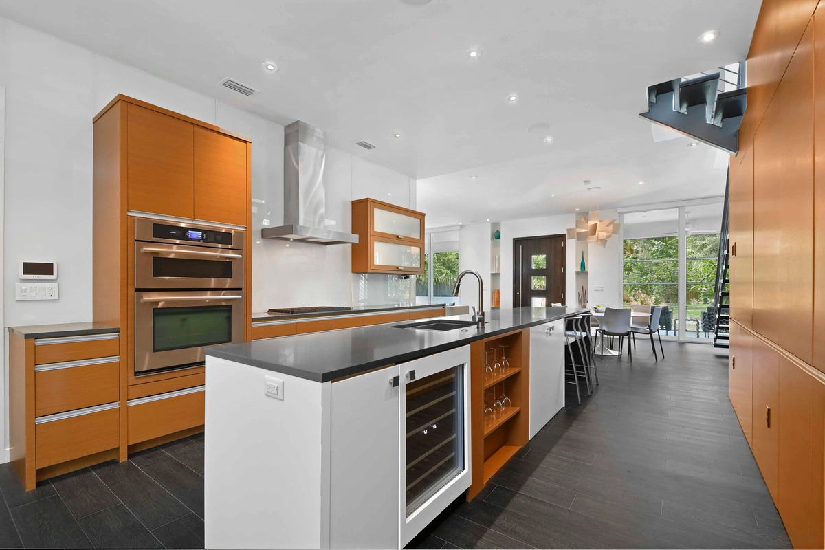 08-kitchen_43_165N18thAve_020