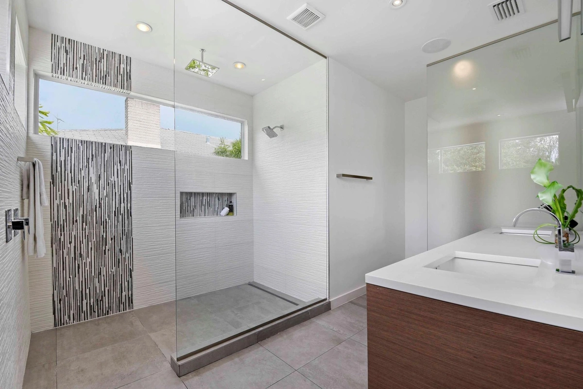 17-bathroom_42_35283744_2103733346568835_3087000653008994304_o