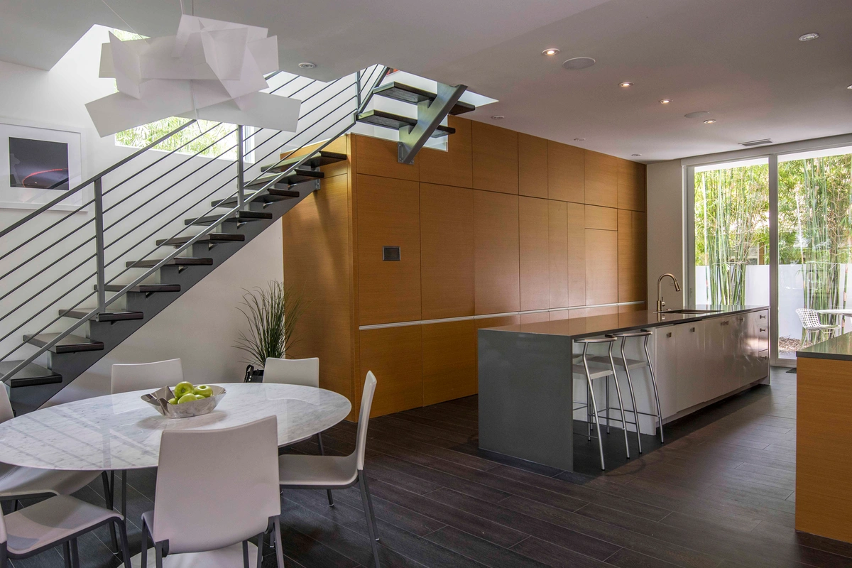 20-staircase_43_165N18thAve_024