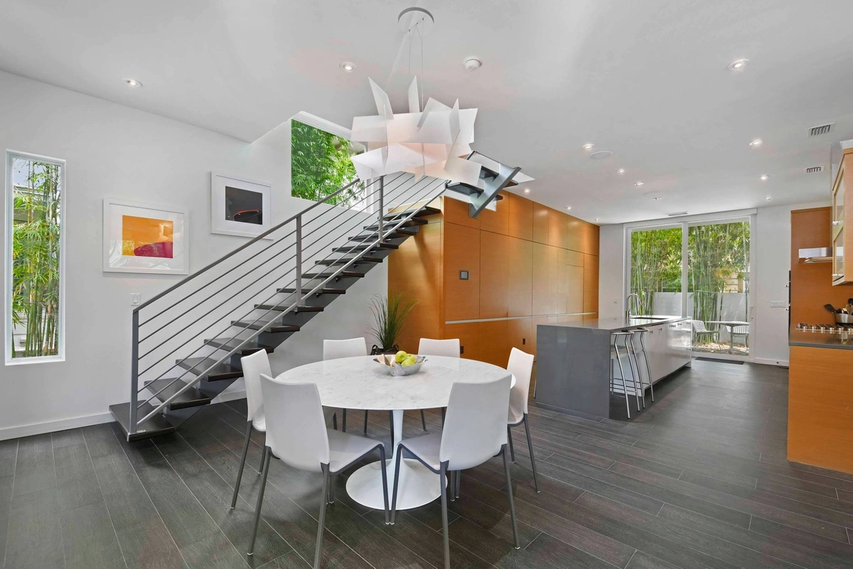 21-staircase_43_35240056_2103737939901709_1979248529180196864_o