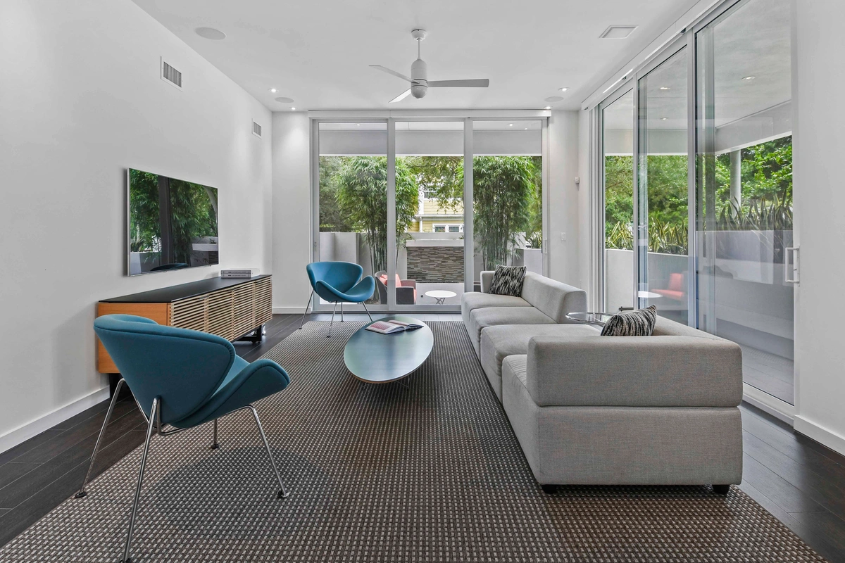 23-terrace_43_165N18thAve_017