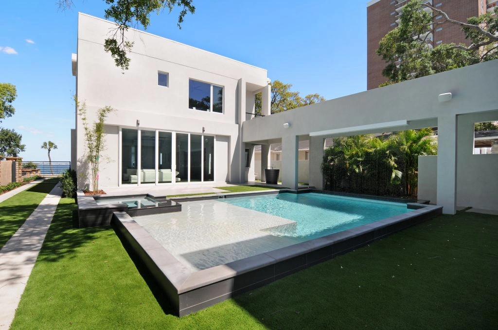 07-outdoorpool_47_home_of_distinction_039-1024x680