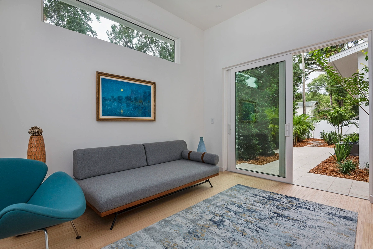 07-livingroom_45_MTBH_600_12th_Ave_N_-__15_