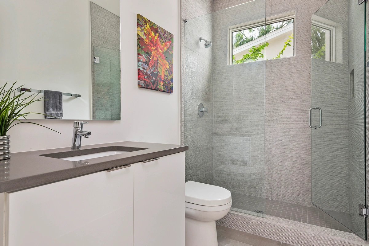 26-primarybathroom_43_MTBH_600_12th_Ave_N_-__19_