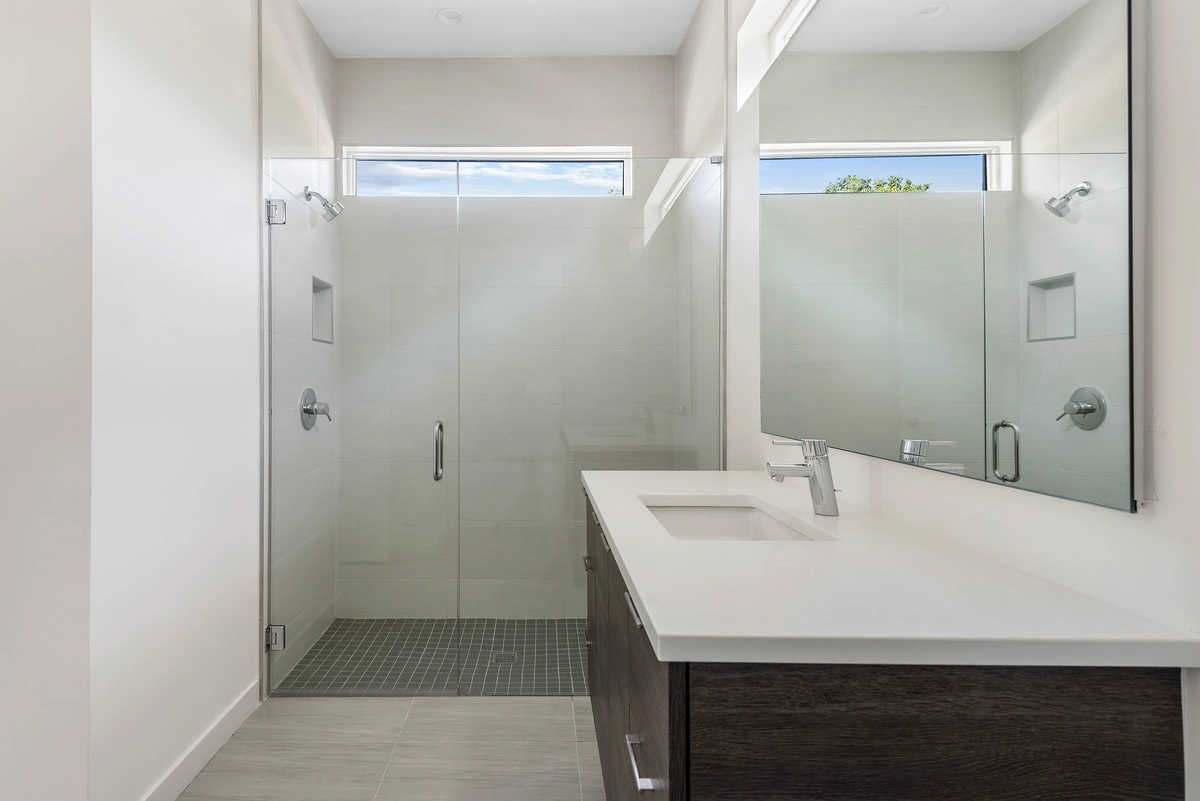 27-primarybathroom_41_MTBH_600_12thAveN_017