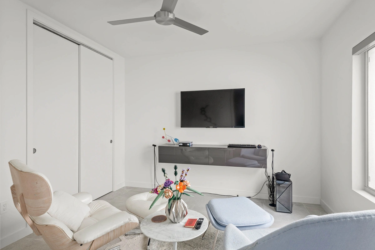 19-primarybedroom_39_MTBH_631_12th_Ave_S_new__16_