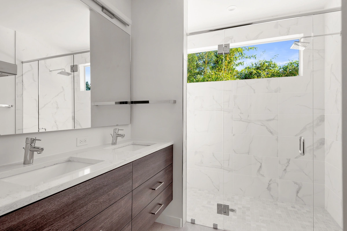 20-primarybathroom_40_MTBH_631_12th_Ave_S__18_
