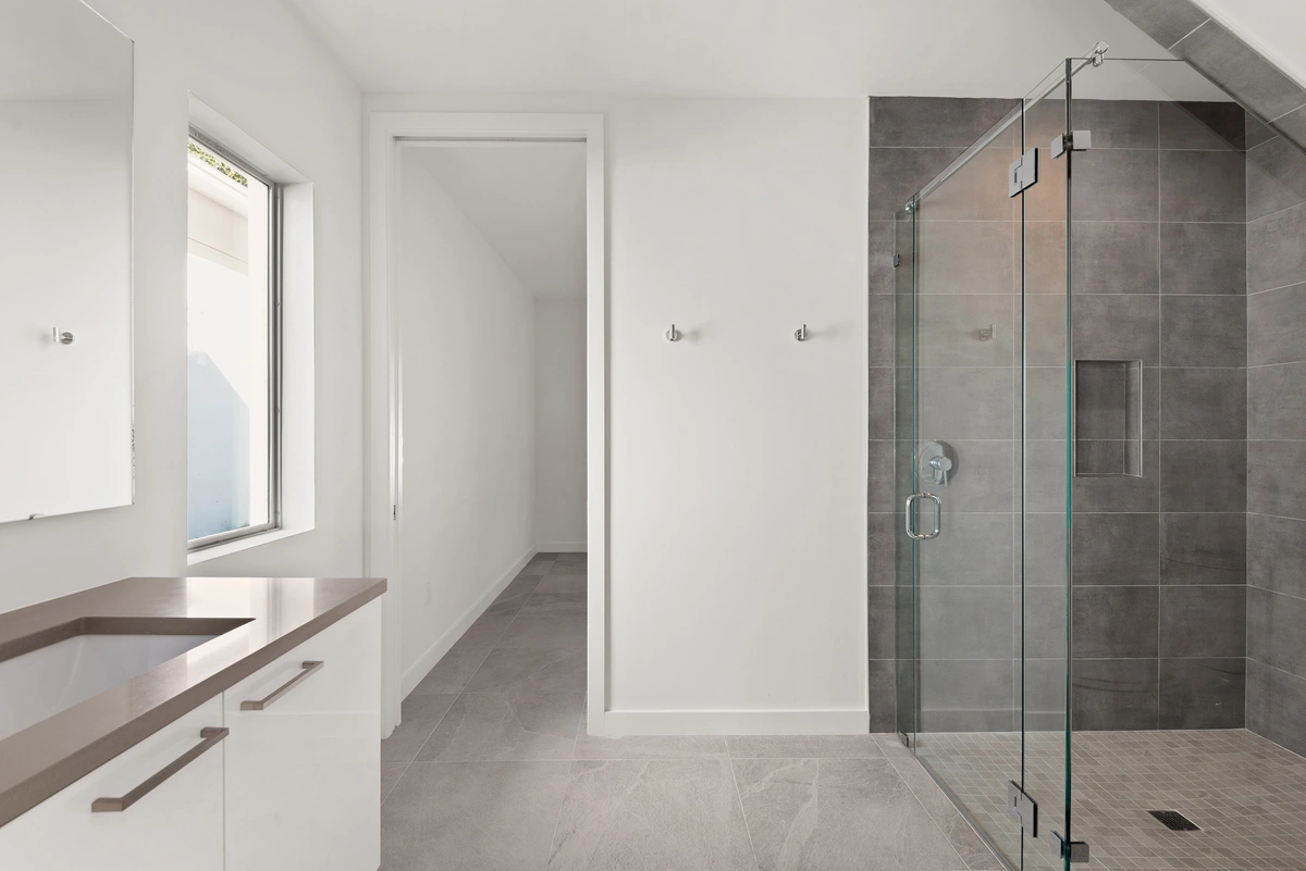 24-bathroom_40_MTBH_631_12th_Ave_S__14_