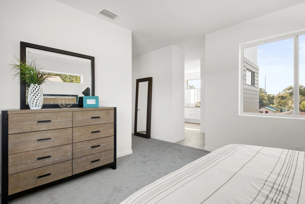 27-primarybedroom_41_MTBH_-_637_12th_Ave_S_-__22_
