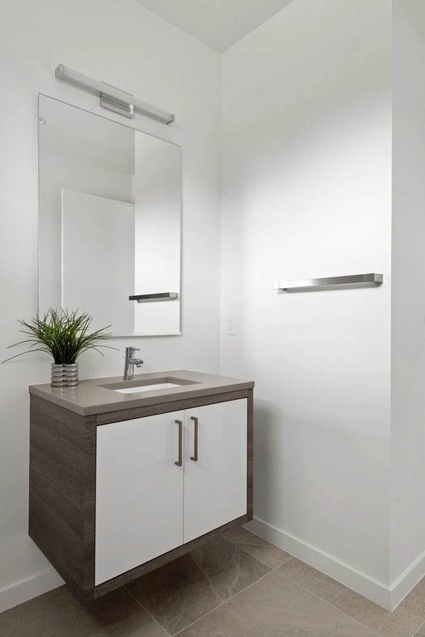 29-primarybathroom_41_MTBH_637_12th_Ave_S___24_