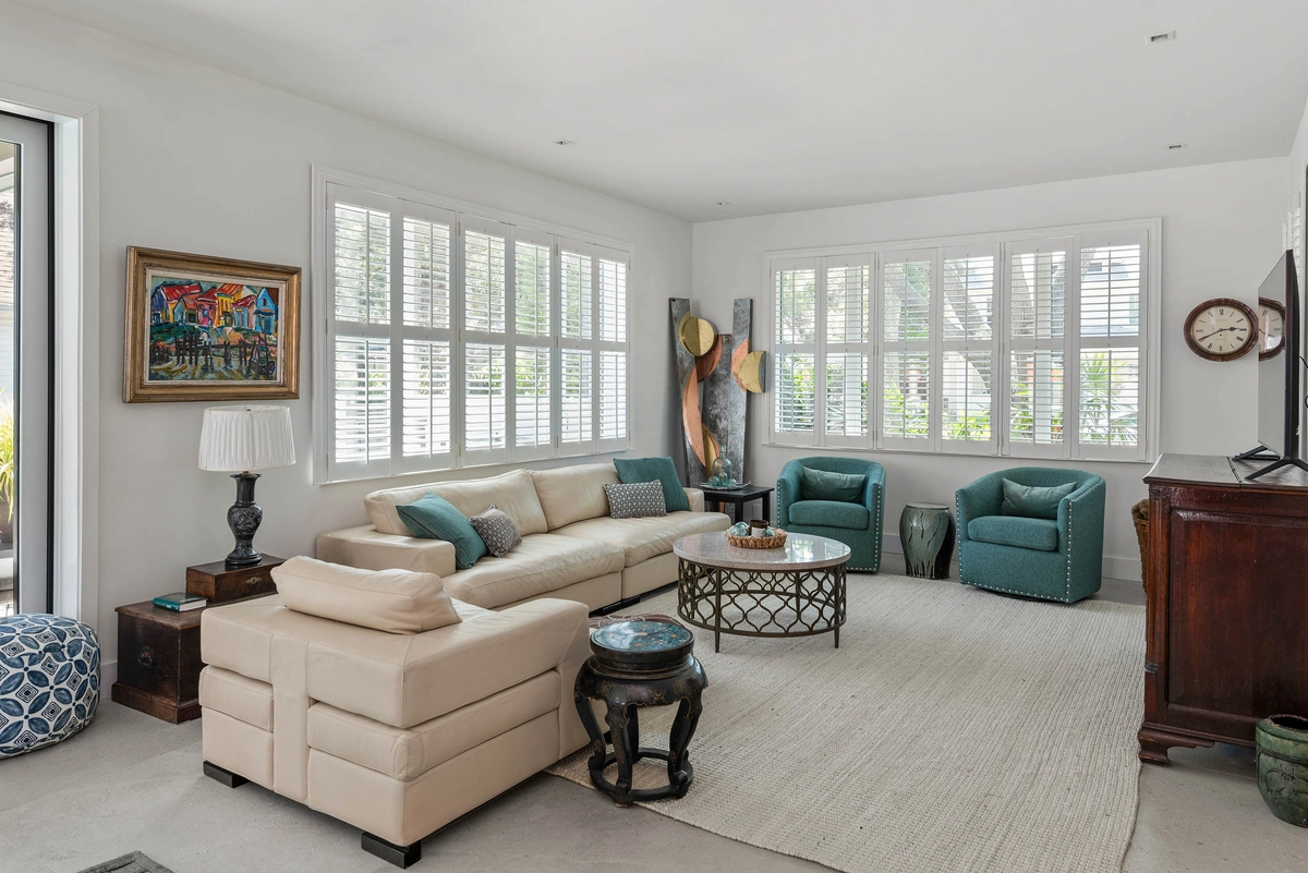 07-livingroom_43_1145_15th_Ave_N__9_