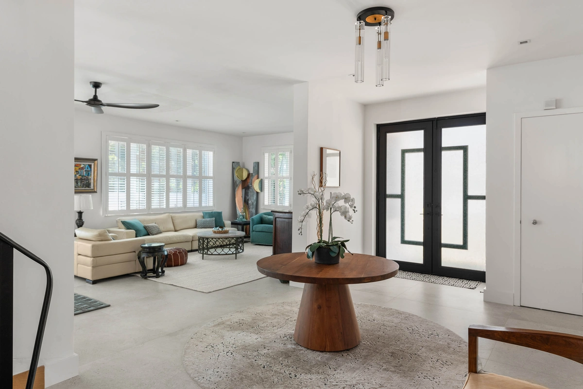 08-livingroom_41_1145_15th_Ave_N__5_