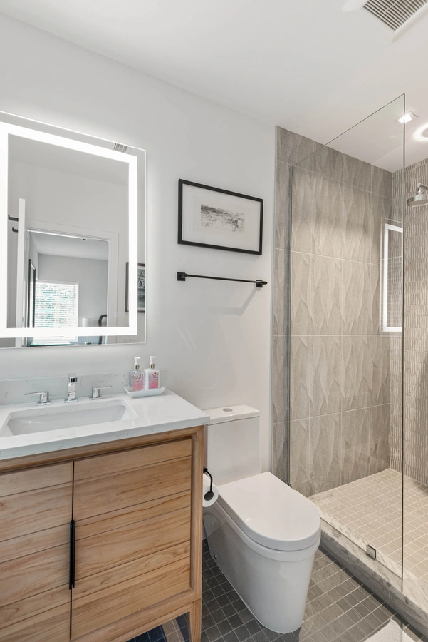 17-primarybathroom_40_1145_15th_Ave_N__31_