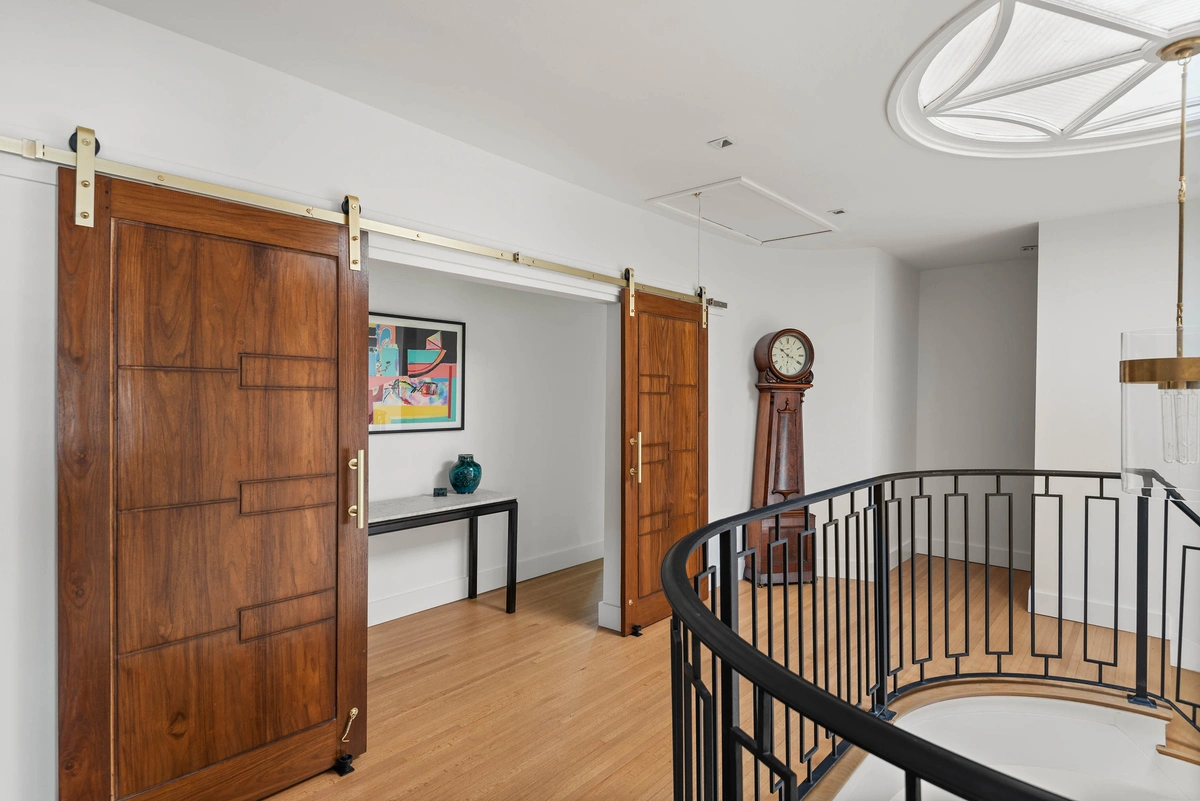 26-staircase_43_1145_15th_Ave_N__23_