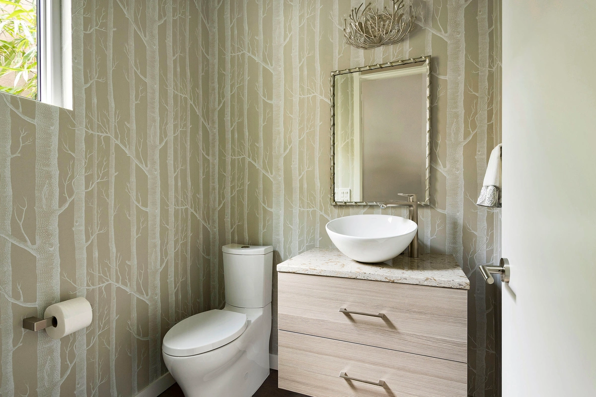 14-primarybathroom_41_1800CrescentLakeDrN_019