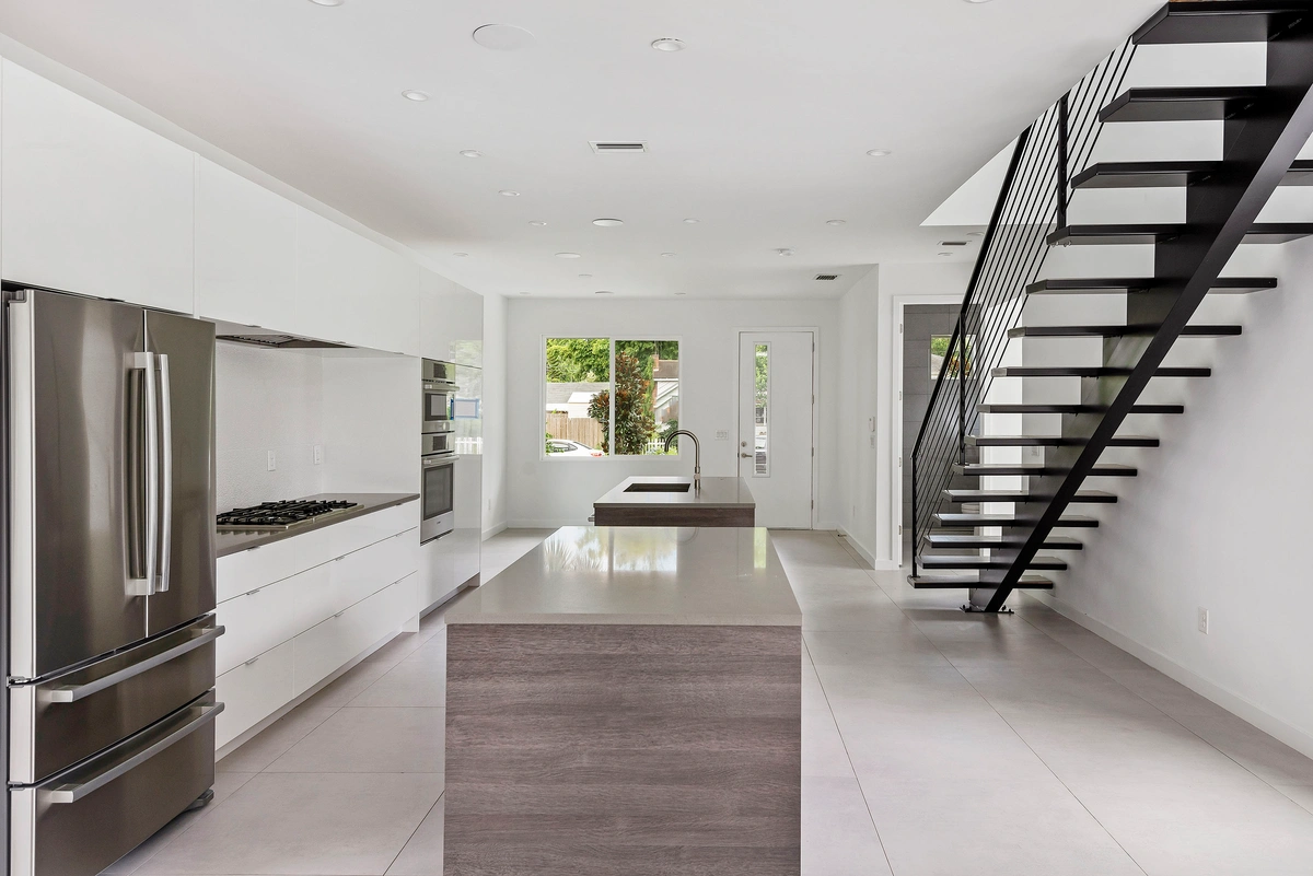 19-staircase_43_MTBH_2423_2ndAveN_009