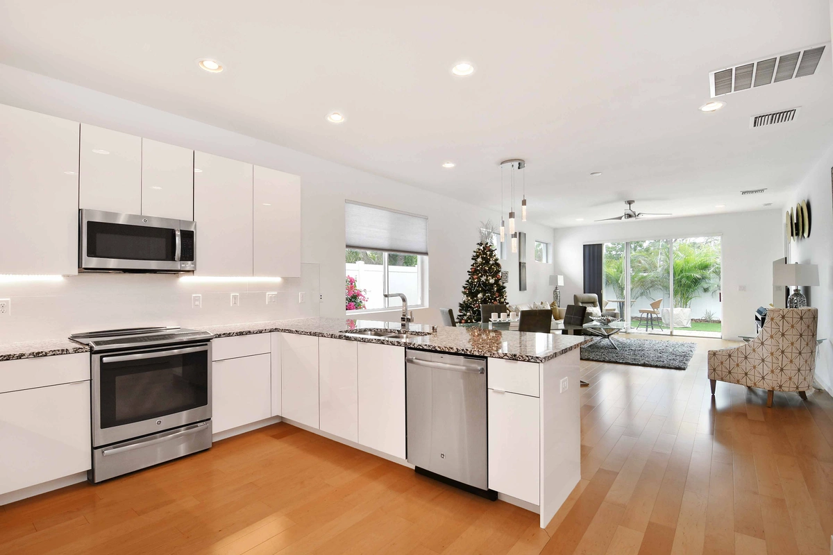 10-kitchen_41_MTBH_8028_26thAveN_020