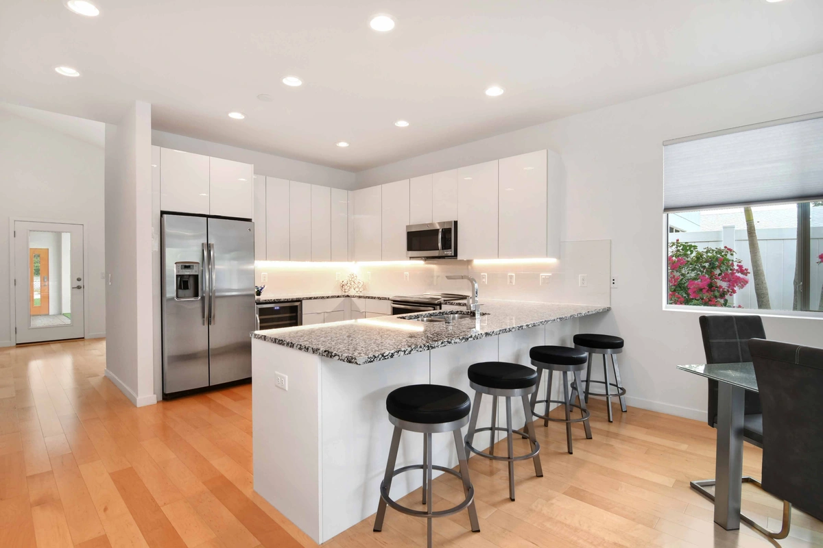 12-kitchen_41_MTBH_8028_26thAveN_016