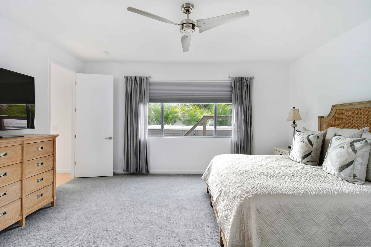 16-primarybedroom_41_MTBH_8028_26thAveN_028