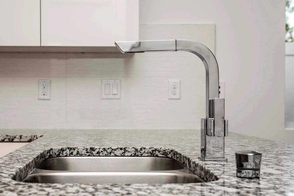 18-primarybathroom_39_MTBH_8028_26thAveN_015