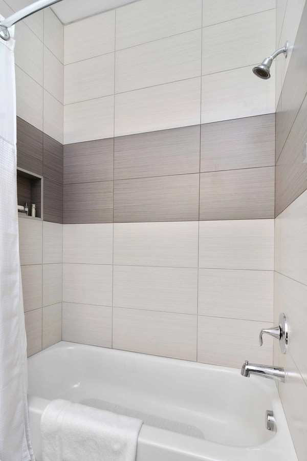 21-primarybathroom_37_MTBH_8028_26thAveN_041