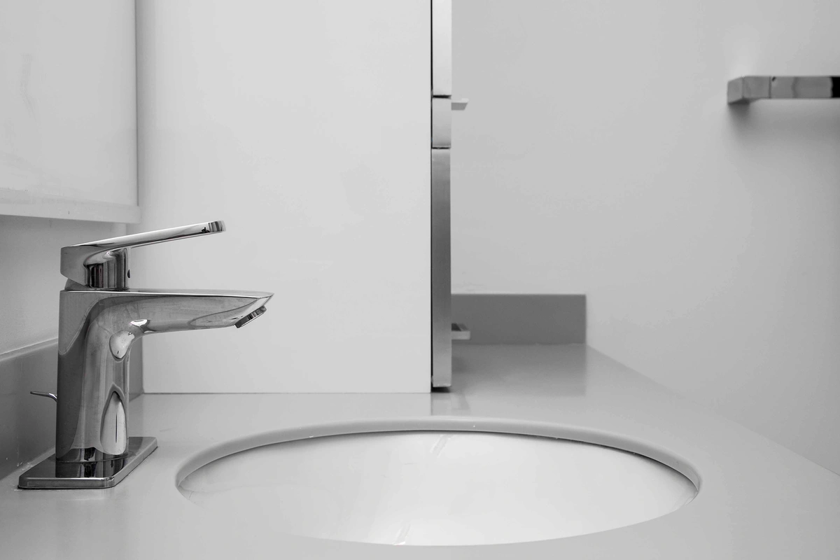 23-primarybathroom_37_MTBH_8028_26thAveN_032