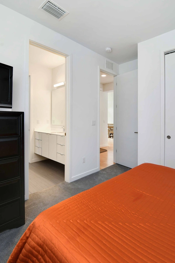29-laundryroom_43_MTBH_8028_26thAveN_038