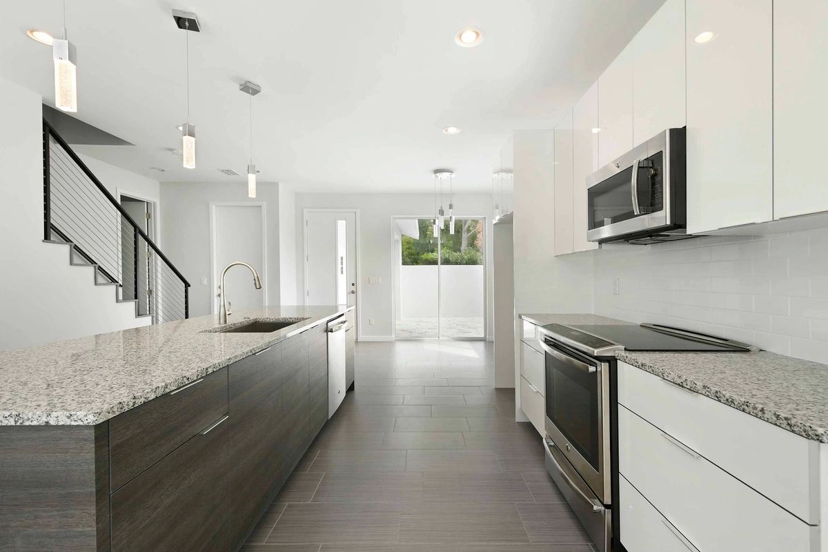 04-kitchen_42_8076_26thAveN_011