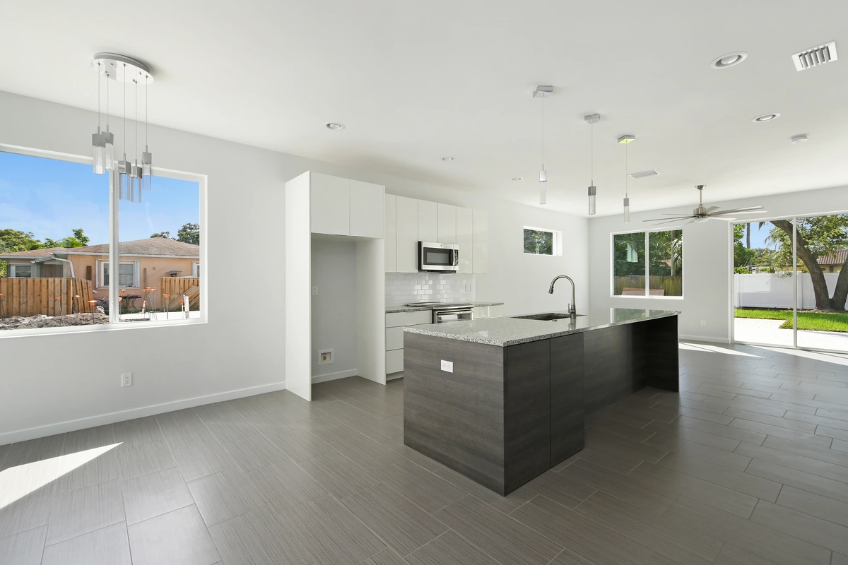 05-kitchen_42_8076_26thAveN_009