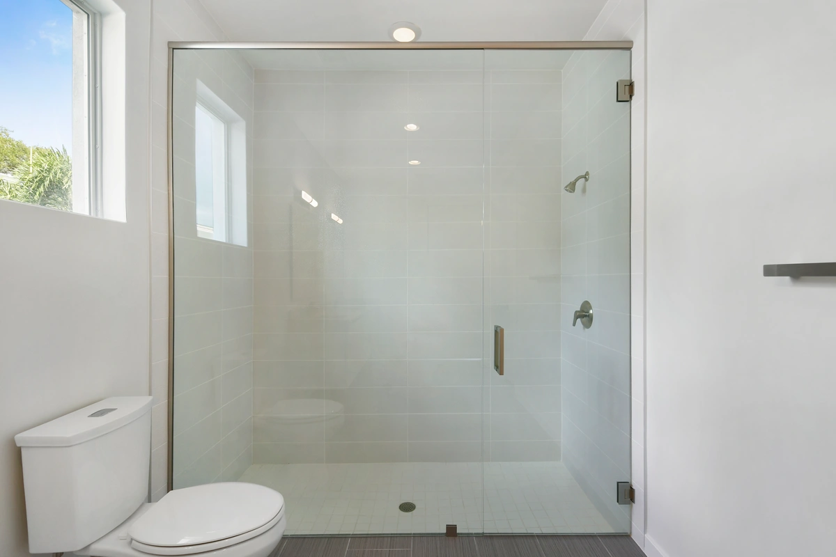 10-primarybathroom_37_8076_26thAveN_020