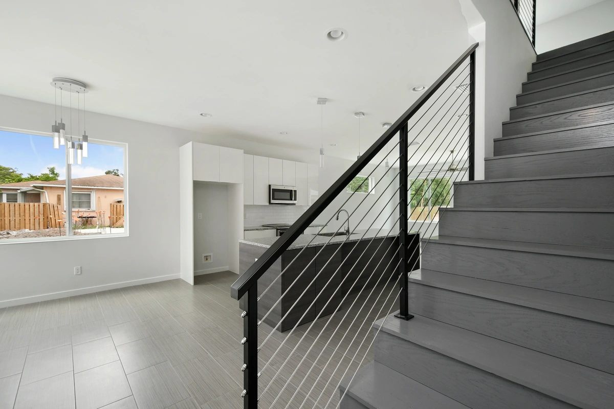 13-staircase_43_8076_26thAveN_024