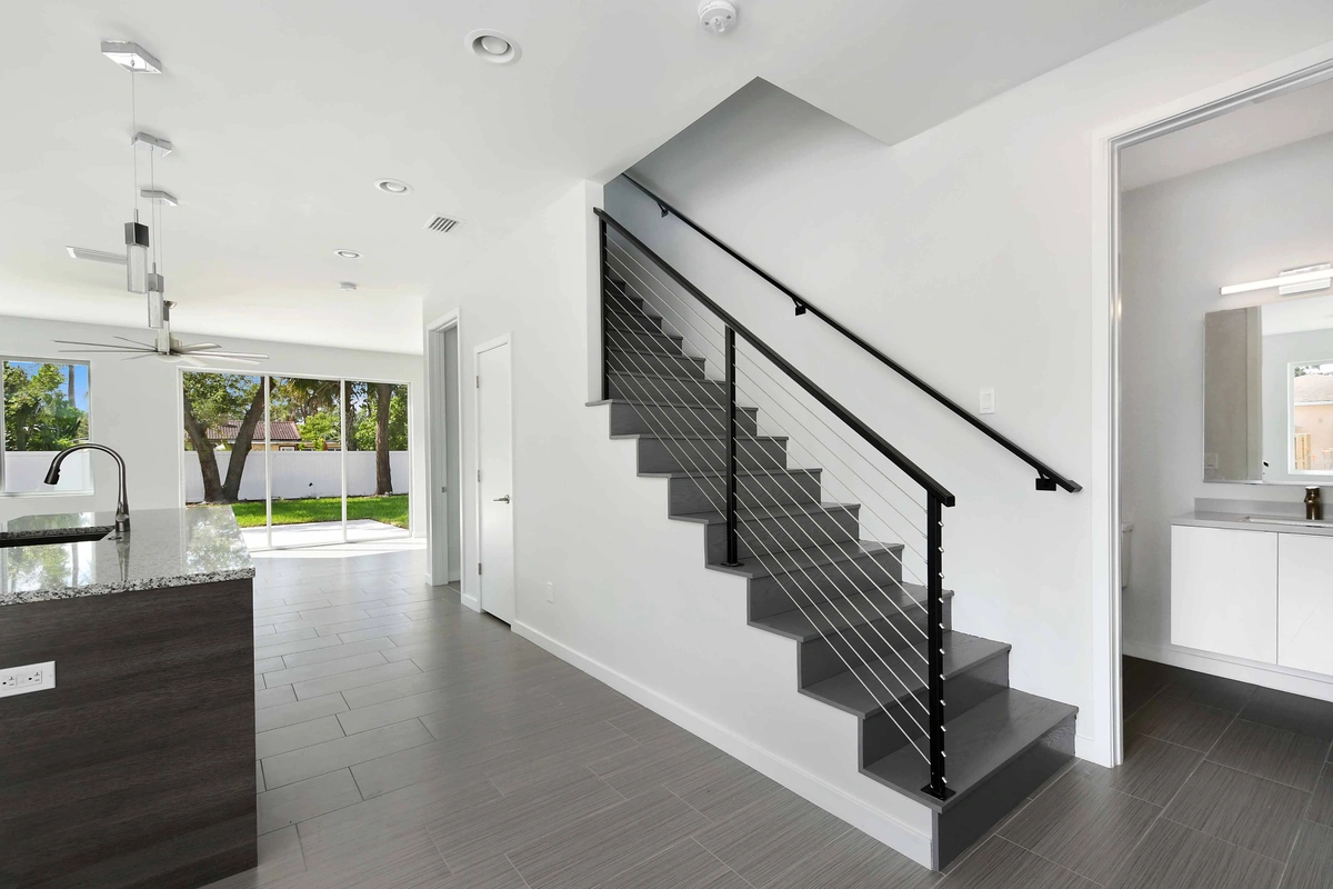14-staircase_42_8076_26thAveN_014