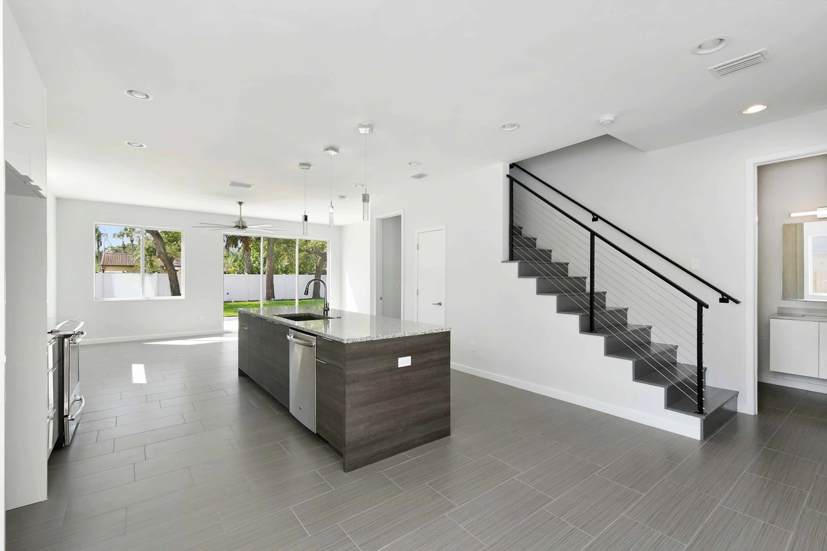 15-staircase_41_8076_26thAveN_018