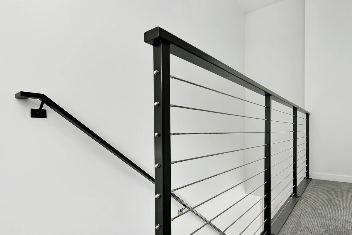16-staircase_39_8076_26thAveN_028