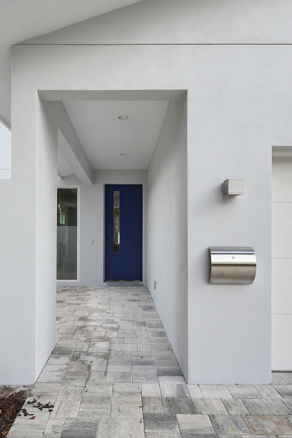 19-hallway_39_8076_26thAveN_003