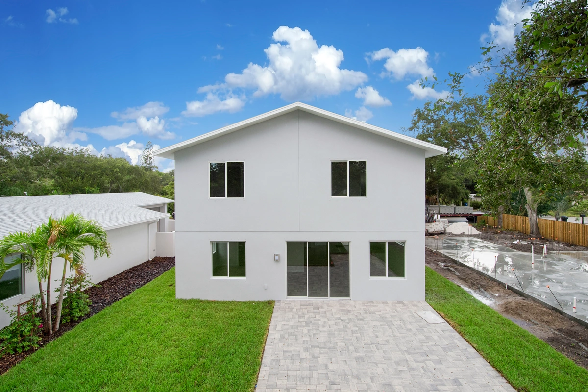 22-sideexterior_43_8076_26thAveN_008