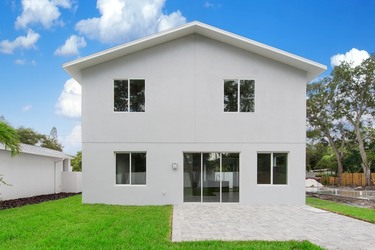 23-sideexterior_42_8076_26thAveN_007