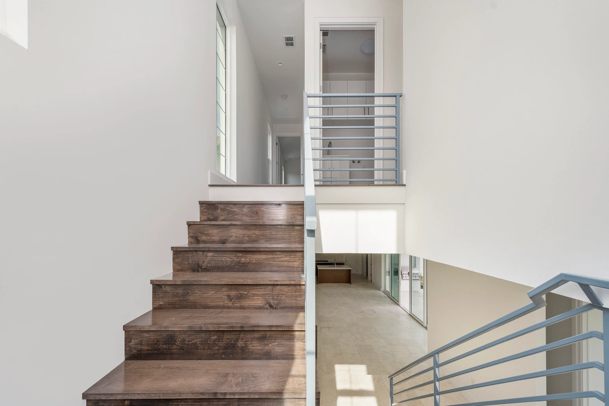 14-staircase_39_MTBH_1108OakStNE_008